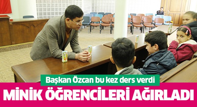 Başkan Özcan minik öğrencileri ağırladı