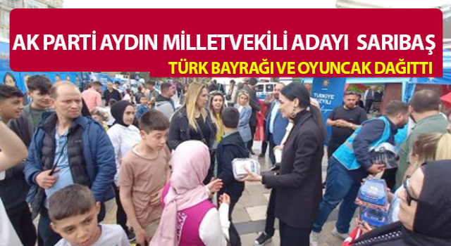 Sarıbaş Türk bayrağı ve oyuncak dağıttı