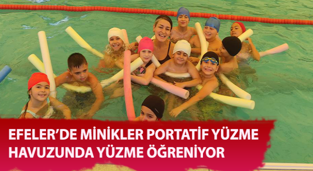 Minikler portatif yüzme havuzunda yüzme öğreniyor