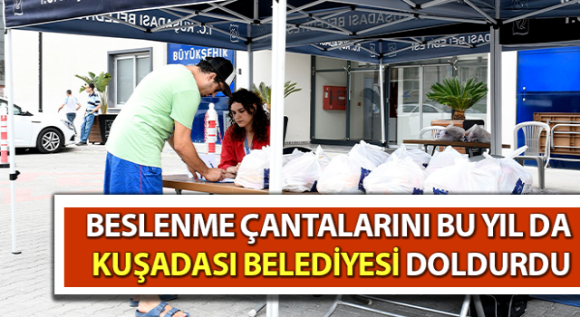 Beslenme çantalarını bu yıl da Kuşadası Belediyesi doldurdu