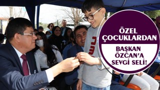 Özel çocuklardan Başkan Özcan’a sevgi seli