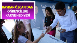 Başkan Özcan’dan öğrencilere karne hediyesi