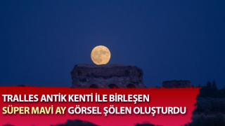 Tralles ile birleşen Mavi Ay, görsel şölen oluşturdu