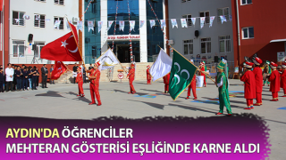 Öğrenciler mehteran gösterisi eşliğinde karne aldı