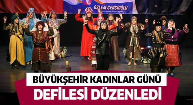 Büyükşehirden Kadınlar Günü defilesi!