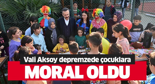 Vali Aksoy, Nazilli'de depremzede çocuklara moral oldu