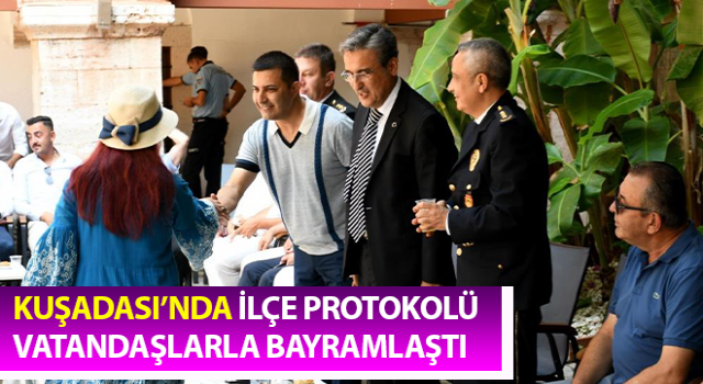 Kuşadası’nda ilçe protokolü vatandaşlarla bayramlaştı