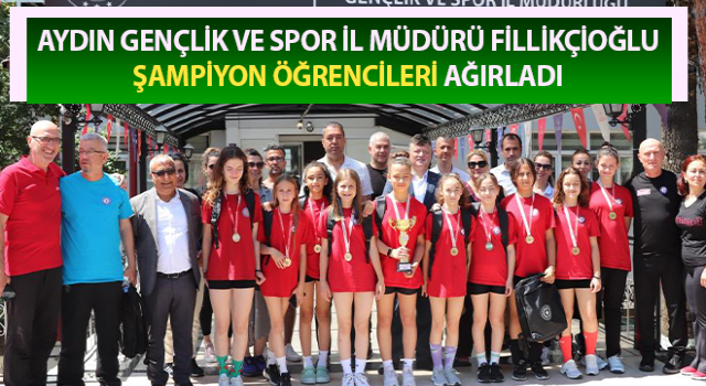 Müdür Fillikçioğlu şampiyon öğrencileri ağırladı