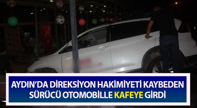 Direksiyon hakimiyeti kaybeden sürücü otomobille kafeye girdi