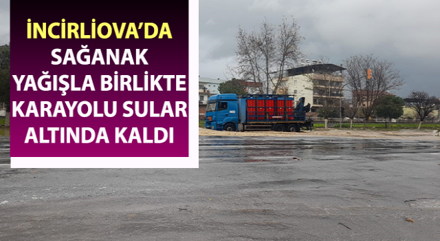 Aydın’da sağanak yağış yol kapattı