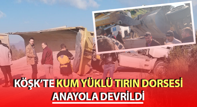 Kum yüklü tırın dorsesi anayola devrildi