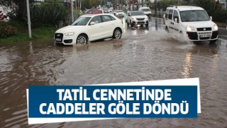 Tatil cennetinde caddeler göle döndü