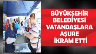 Büyükşehir Belediyesi vatandaşlara aşure ikram etti