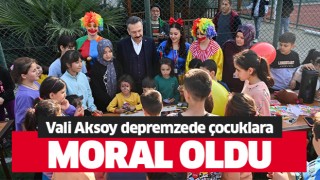 Vali Aksoy, Nazilli'de depremzede çocuklara moral oldu