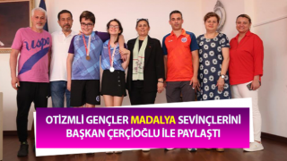 Otizmli gençler madalya sevinçlerini Başkan Çerçioğlu ile paylaştı