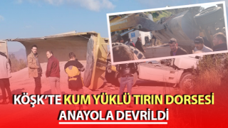 Kum yüklü tırın dorsesi anayola devrildi