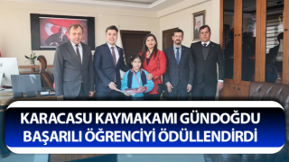 Kaymakam Gündoğdu, başarılı öğrenciyi ödüllendirdi